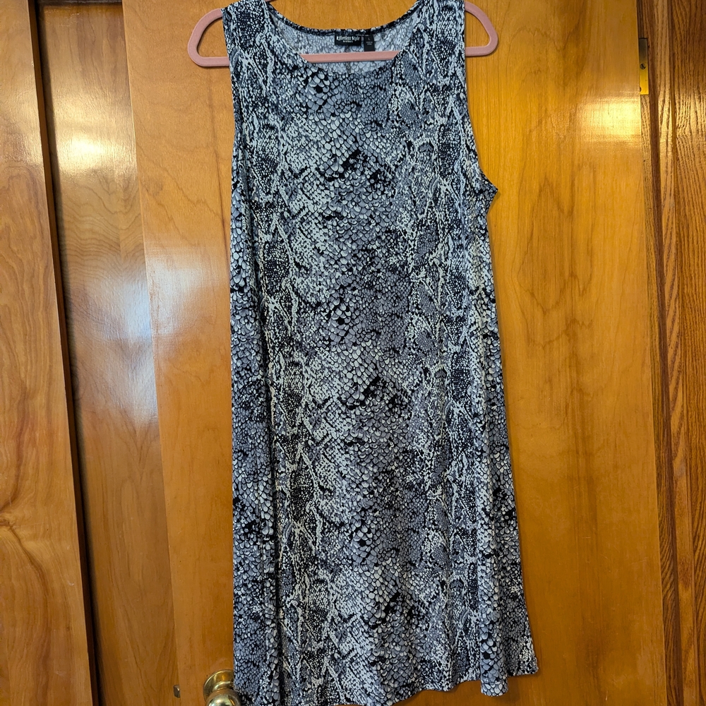 Elegant Black and Gray Snake Print Midi Dress